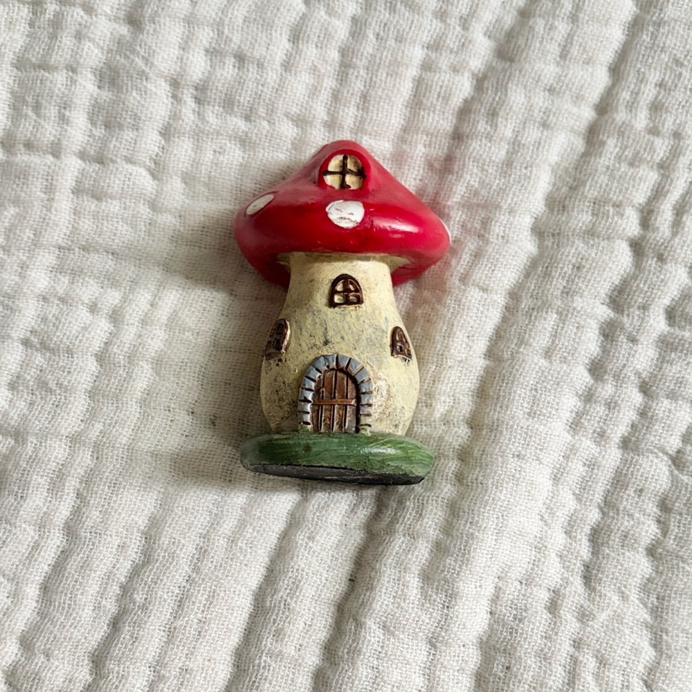 3 / $30 💘 mini mushroom statuette decor
